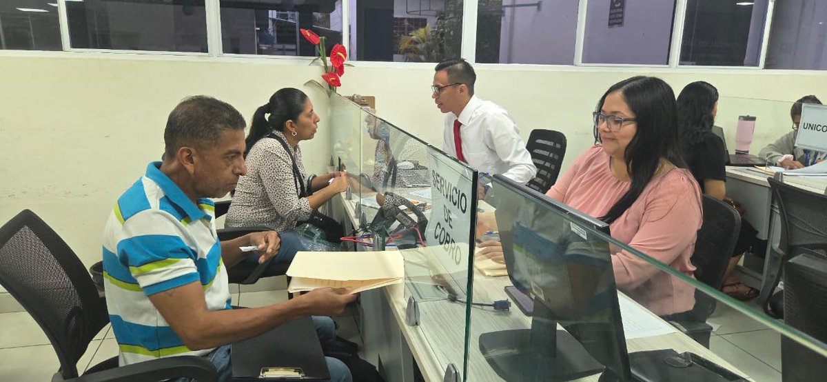 eccosv's tweet image. Ministerio de Trabajo impulsa nuevo Lunes de Empleo

Bajo la dirección del Ministro de Trabajo, @RolandoCastroSv, el Ministerio de Trabajo desarrollará un nuevo Lunes de Empleo, enfocado en generar oportunidades laborales y fortalecer el vínculo entre empresas y trabajadores.