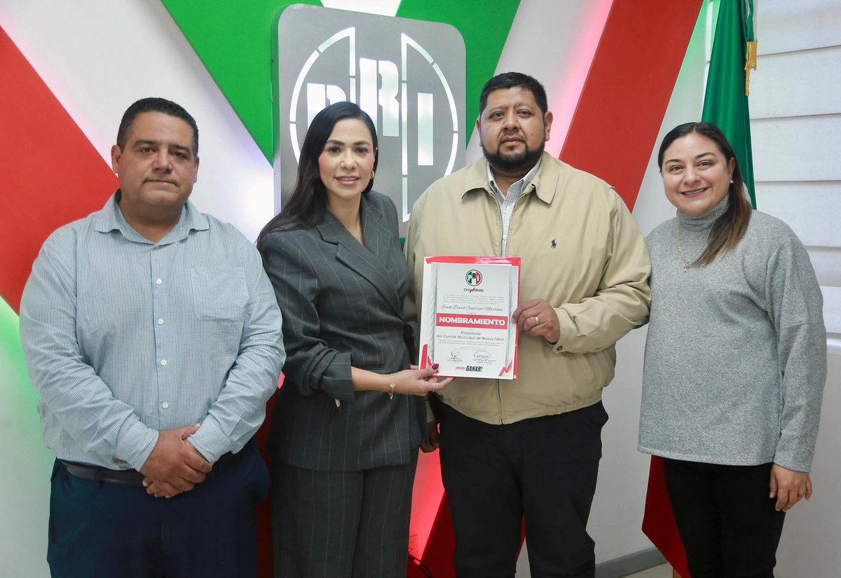 Hoy le tomamos protesta a Erick Guerrero, como nuevo dirigente del Comité Municipal del #PRI en Nuevo Ideal.

Su compromiso y visión fortalecerán a nuestro partido y a las familias de este gran municipio.
¡Seguimos avanzando con #Grandeza! 💪🏻💚🤍❤️