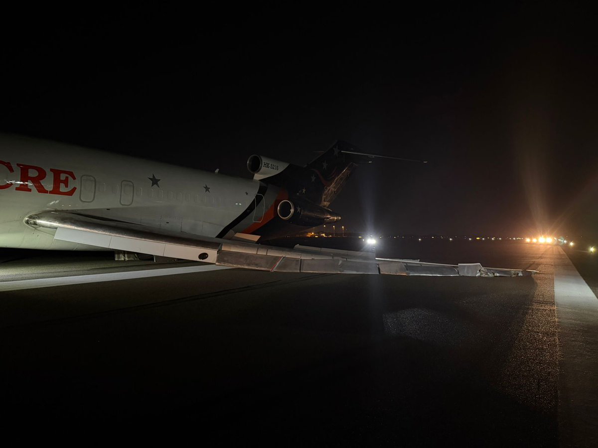 HawksAviation's tweet photo. @aero.sucre reporta incidente sin heridos en el vuelo KRE141

Aerosucre confirmó que durante la operación del vuelo KRE141 (HK-5216), que cubría la ruta Barranquilla – Bogotá, se presentó una falla en el tren de aterrizaje izquierdo. https://t.co/yeA9s9jixE