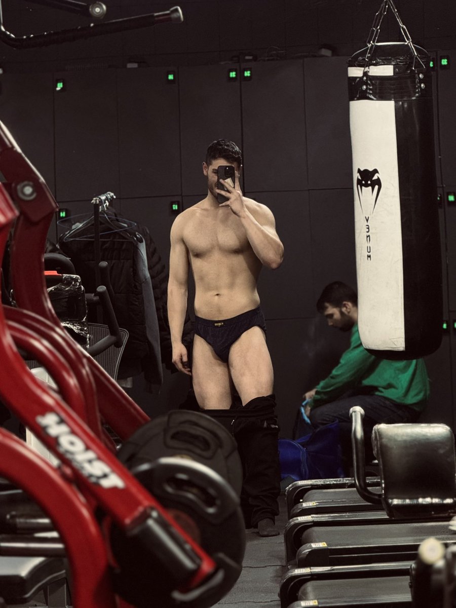 fallen- (esquire سابق) tweet media