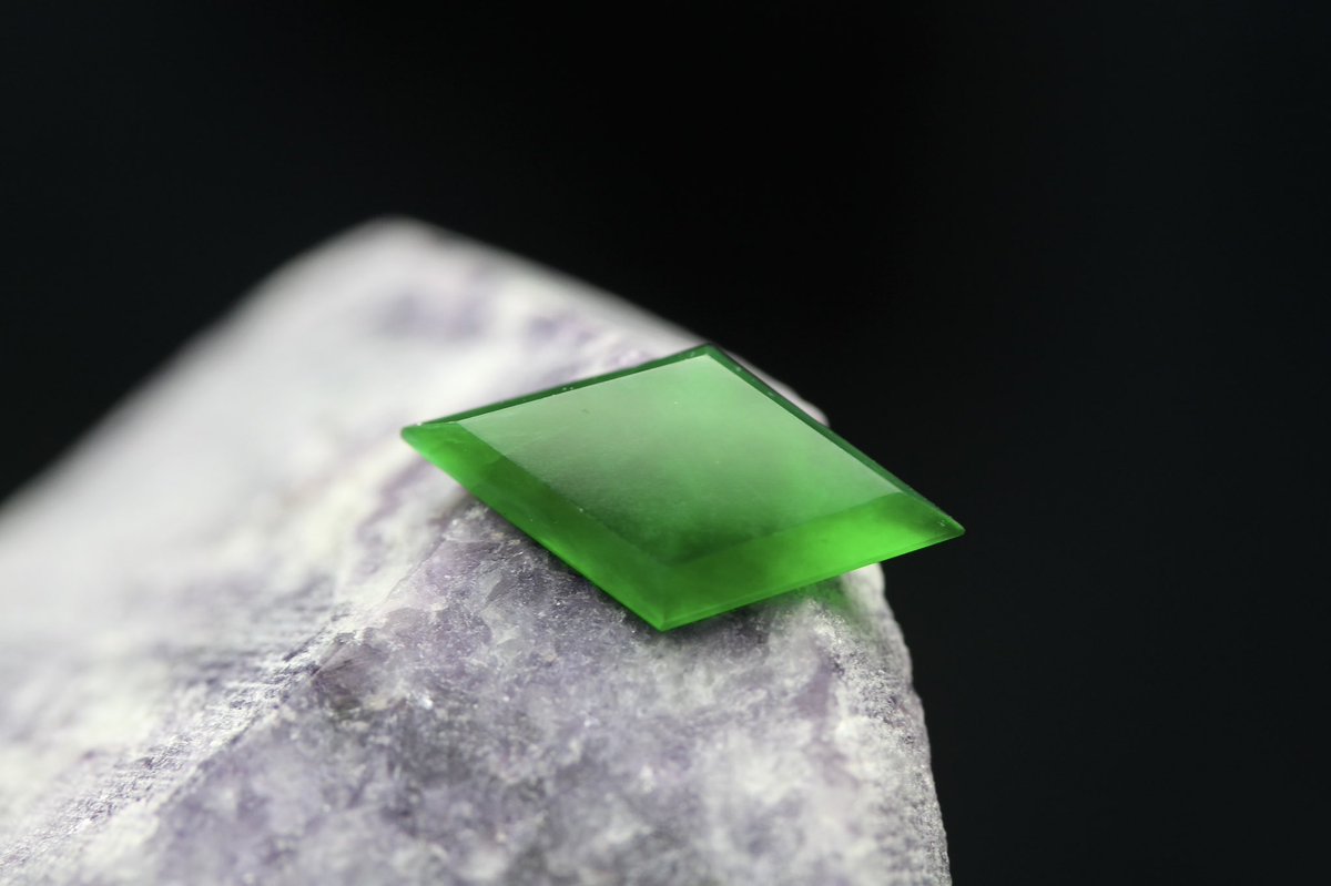 翡翠 ひすい 洗練の一石✨新入荷 第34回東京ミネラルショーへ 本日2日