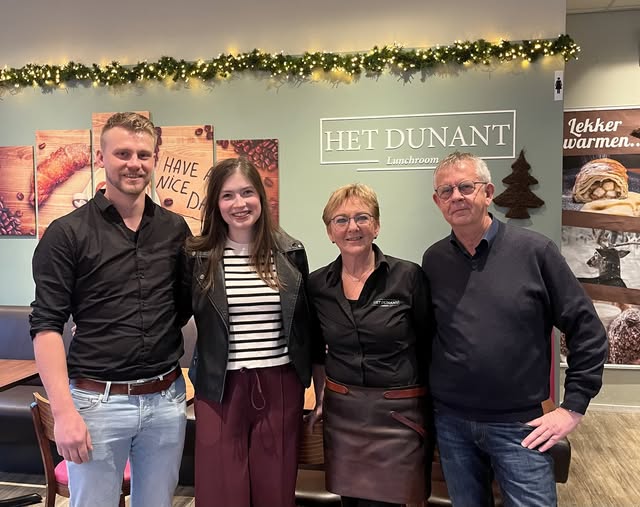 Overname Lunchroom het Dunant.
𝐋𝐢𝐞𝐯𝐞 𝐀𝐥𝐥𝐞𝐦𝐚𝐚𝐥,
Na 𝟏𝟒 𝐡𝐞𝐞𝐫𝐥𝐢𝐣𝐤𝐞 𝐣𝐚𝐫𝐞𝐧 hebben wij - Dick en Jannie - besloten onze lunchroom het Dunant te verkopen per 𝟐𝟗 𝐣𝐚𝐧𝐮𝐚𝐫𝐢 𝟐𝟎𝟐𝟔. Jannie blijft nog gewoon ........
facebook.com/photo?fbid=140…