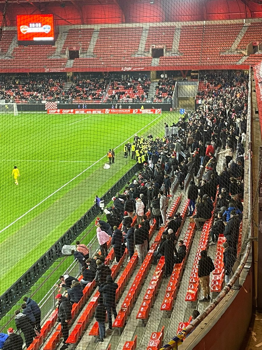 Un fumi a été lancé sur un stadier. Pas sûr que ça reprenne.