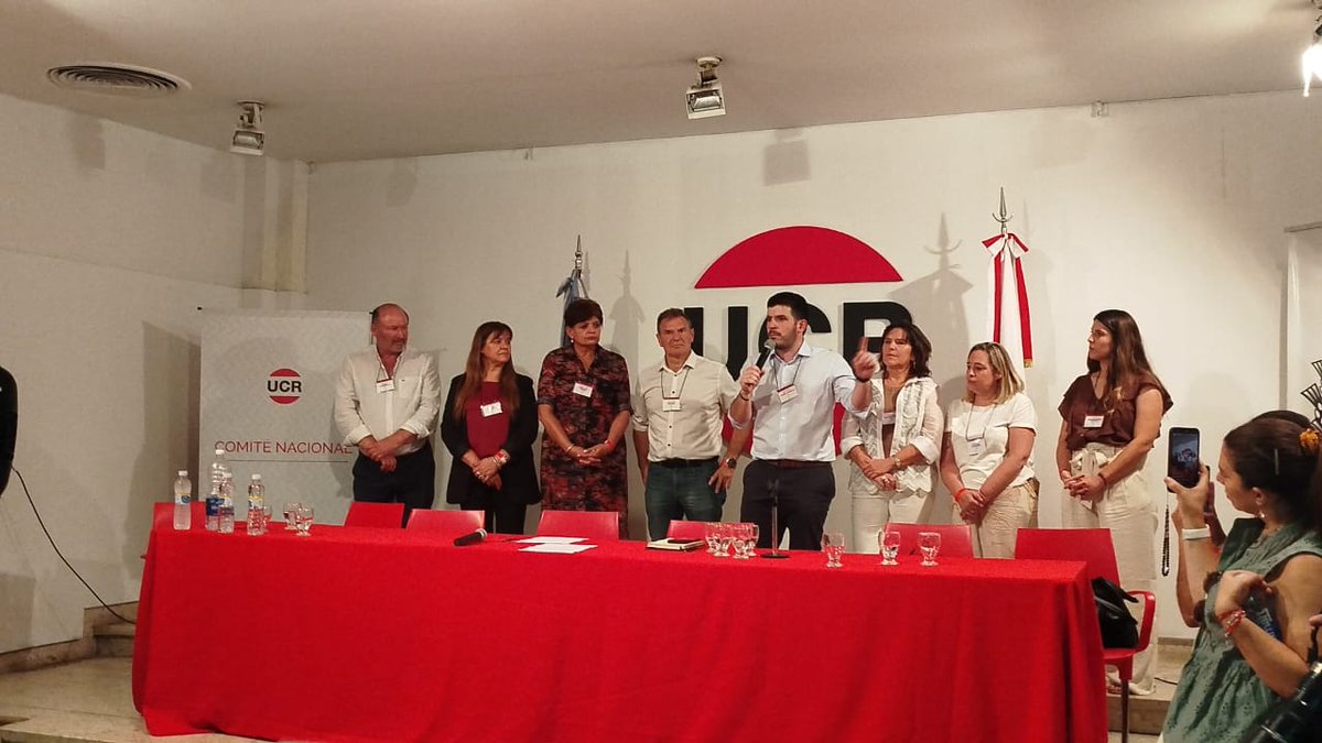 Junto a <a href="/leonelchiarella/">Leonel Chiarella</a> y correligionarios del país asumimos con compromiso y responsabilidad conducir la <a href="/UCRNacional/">Unión Cívica Radical</a>