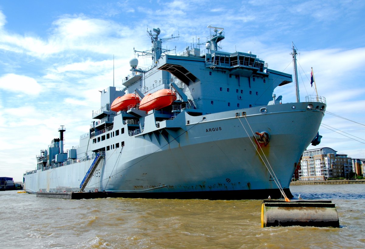 FraserG32883664's tweet photo. Times past, RFA Argus visits Greenwich. @IBallantyn @WarshipsIFR #RFAArgus #RoyalFleetAuxiliary #RFA #Warship #Warships #SupportShip #HelicopterCarrier #RoyalNavy #Navy #Maritime #Helicopters #A135 #Greenwich #RiverThames #Thames https://t.co/f4vTBIjp2B