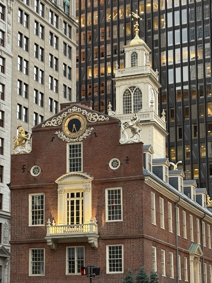 TheFreedomTrail's tweet photo. #FanPhotoFriday from the Old State House 🦅

📸: B. D. 
.
.
.
#TheFreedomTrail #HistoricBoston #OldStateHouse https://t.co/2lxvswy2nc