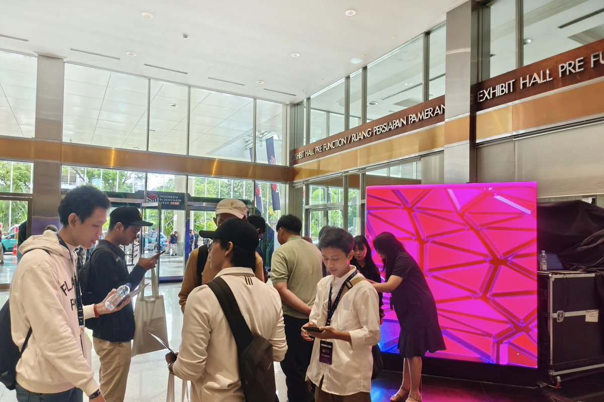 aiwayworld's tweet image. 👏😏At the recently concluded Indonesia Blockchain Week 2025 (IDBW 2025), a new wave of commercial innovation powered by AI, blockchain, and real-world economies quietly took center stage. As the largest Web3 event in the ASEAN region, the conference was held on December 10–11,…