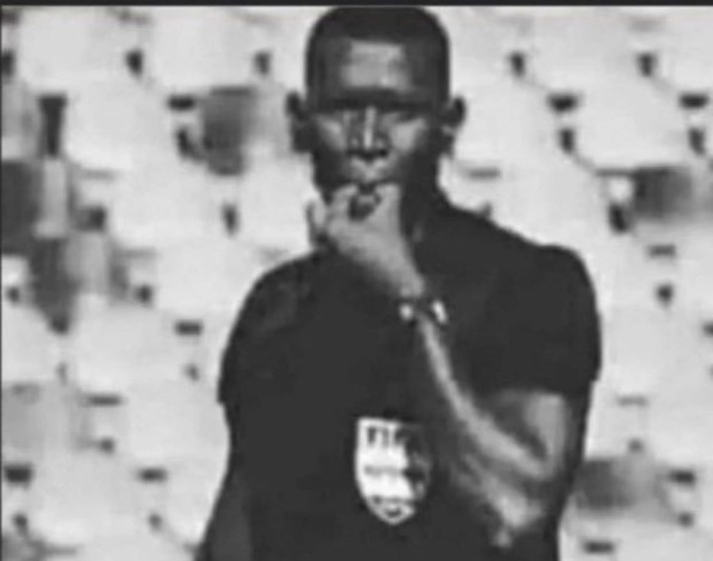 Legend_ElBashir's tweet image. À 9 jours de la Can, juste un petit rappel

La dernière fois que le Maroc a gagné la Can, l’arbitre sifflé avec sa bouche.
#CAN2025