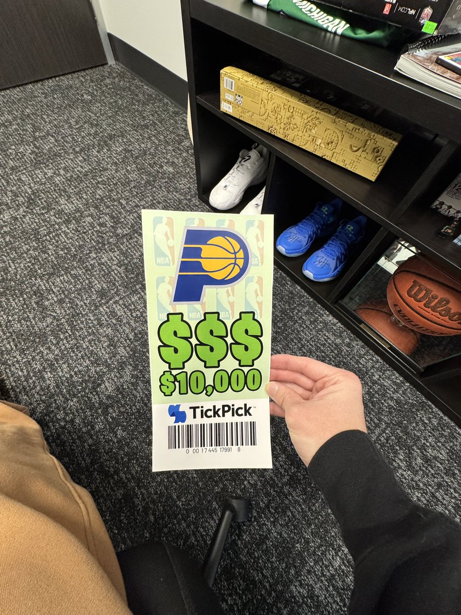 YoungMantis2's tweet image. I’m in the Christmas spirit and want to GIVEAWAY a Courtside ticket to this Sundays Pacers game WITH ME 🎁

I want to give this away to someone who deserves it. Like a single mom, or a super fan who’s never been courtside, or someone who just has had a rough year and could use a…