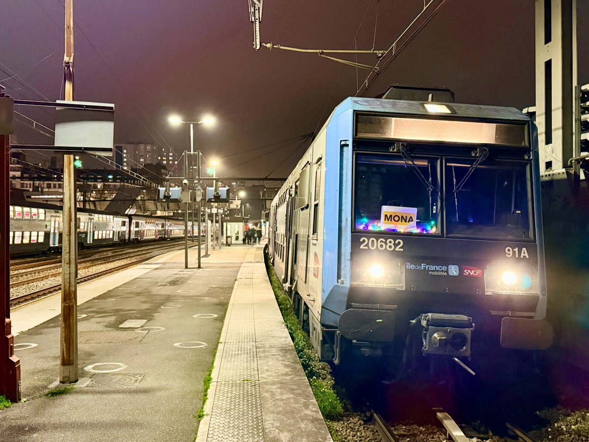 RailsEnVue's tweet photo. Hello tout le monde! 🎄

On se retrouve pour une nouvelle courte décade, avec le retour des guirlandes de Noël! 🎅 

Au programme aujourd’hui c’était aller-retour Massy <-> Pontoise ☺️ https://t.co/ab9WUhhlMJ