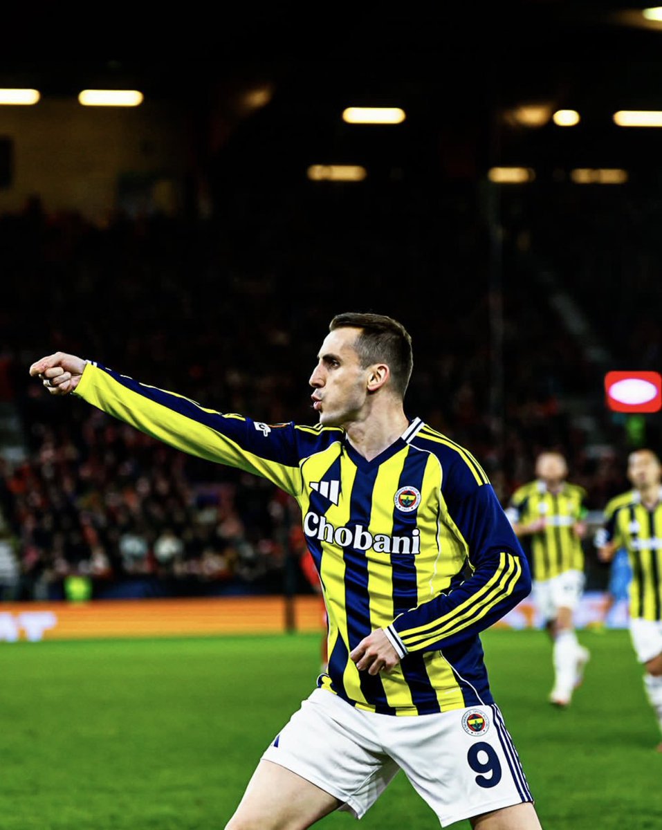 Kerem Aktürkoğlu'nun paylaşımı.

"Fenerbahçe💛💙"