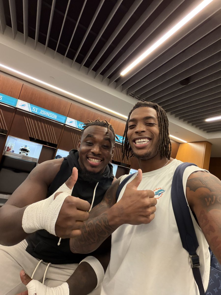 Did you guys really think I would leave out the most dominate center in the LEAGUE
Go ahead and show love and support to my dawg Aaron Brewer #ProBowlVote