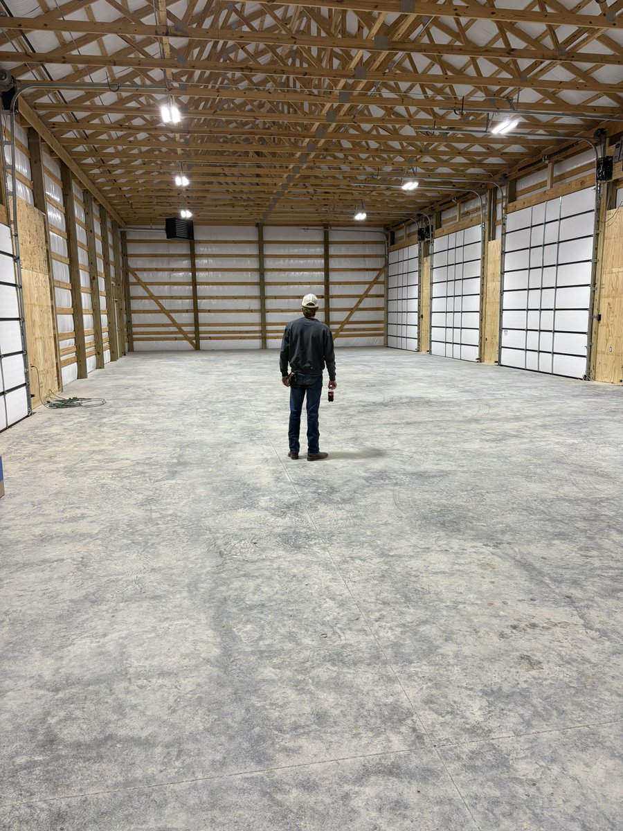 Brooks_Wilder11's tweet photo. Admiring the new shop #NERR https://t.co/8kAbfnZwsH