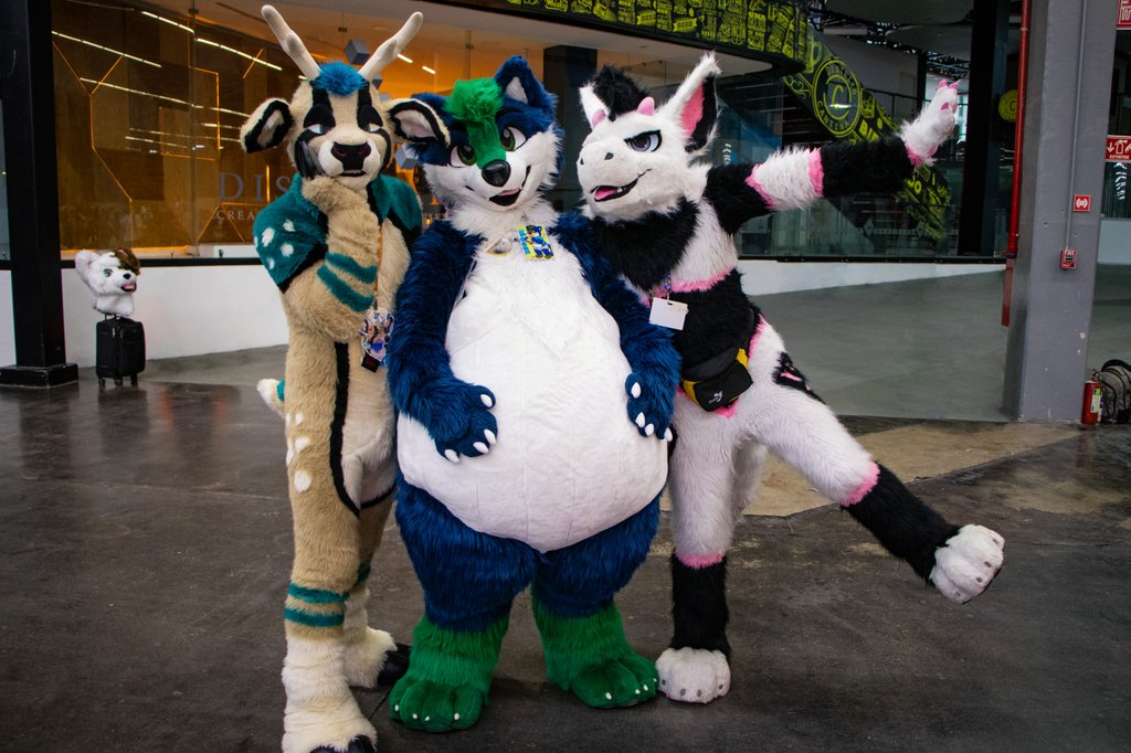 Sylderg's tweet image. Happy #FursuitFriday

Thank you so much to Kiba (🦌), @KazanIsFatzan (🐺) and whoever is inside Kazan's belly for this lovely pic :3