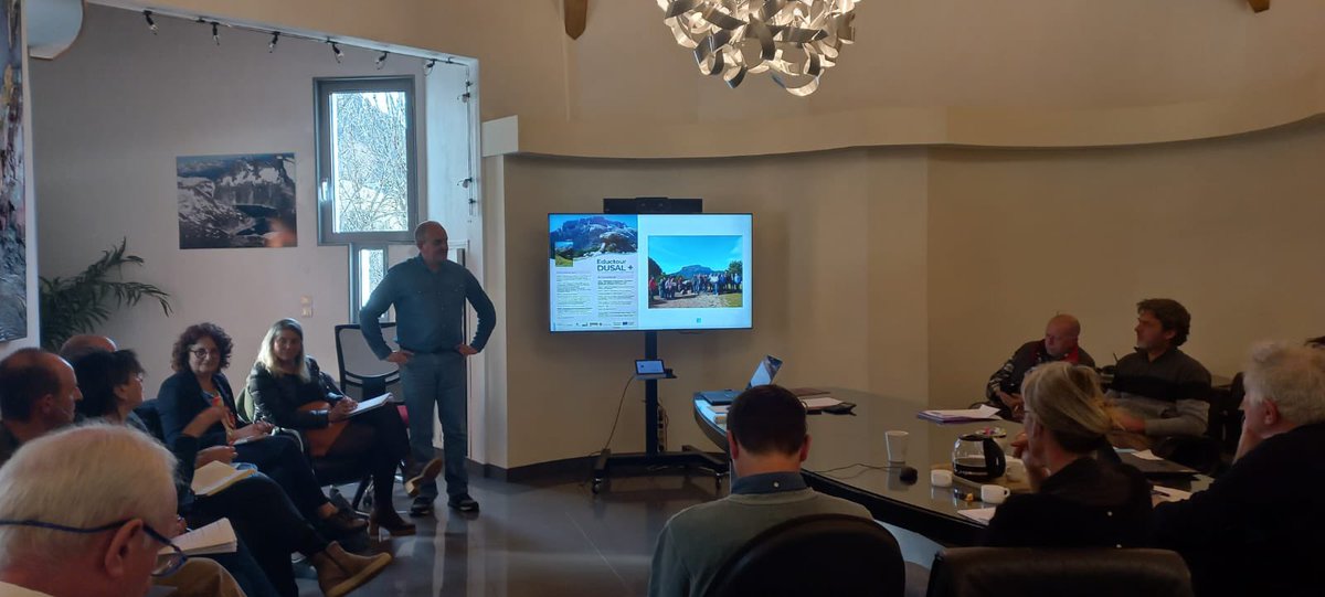 corinne_crabe's tweet photo. Consolider la première destination touristique transfrontaliere des #pyrenees lors du comité de gestion du projet européen #dusal+ destination unique Sobrarbe Aure Louron #cooperation #pirineos2valles https://t.co/bI077PAfcr