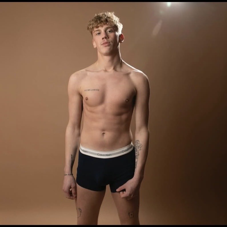 Call6910's tweet image. Henryhott_  🤤🤤🥵🥵