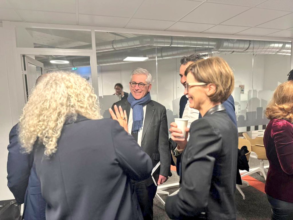 fredvalletoux's tweet image. Rencontre avec des entrepreneurs du territoire chez #EiffageConstruction à #Avon avec @MEDEF77.

Les entreprises font face à une forte incertitude pour 2026. L'inquiétude est réelle et ces échanges avec le monde économique du sud Seine-et-Marne sont essentiels pour moi.
#EnCirco