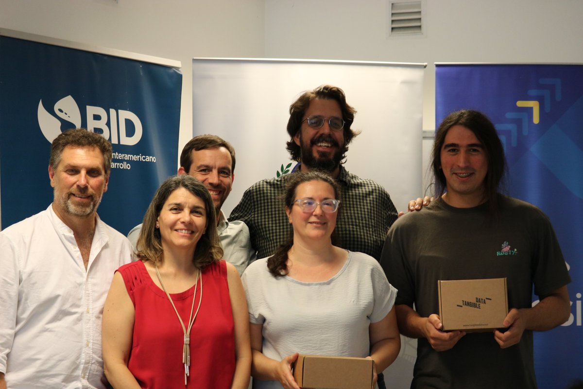 📍 Finalizó el #Datacamp2025, organizado por <a href="/el_BID/">Banco Interamericano de Desarrollo</a>, <a href="/MAmbienteuy/">Ministerio de Ambiente</a> y Agesic.

Del 10 al 12 de diciembre diversos equipos trabajaron en proyectos basados en #DatosAbiertos sobre cambio climático 🧵👇