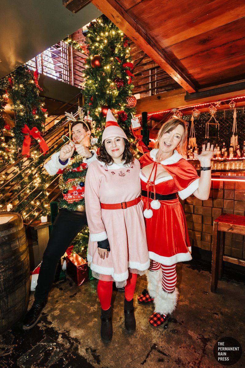 We love a good holiday pop up in Vancouver. Thanks to The Jingle Bar for the festive fun! 🎁✨ Get your tickets for The Jingle Bar at Alibi Room. Sessions are available until December 23.

thepermanentrainpress.com/post/802756062…