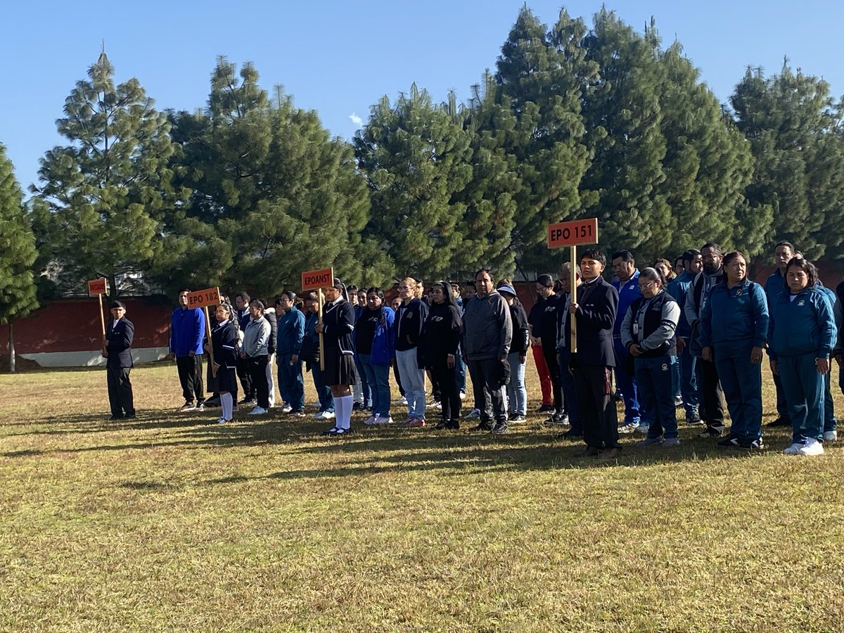 krisalidaV's tweet photo. Delegación 011 BG de EMS Tianguistenco, en evento deportivo de juegos magisteriales. SMSEM https://t.co/qhfj2RopIA