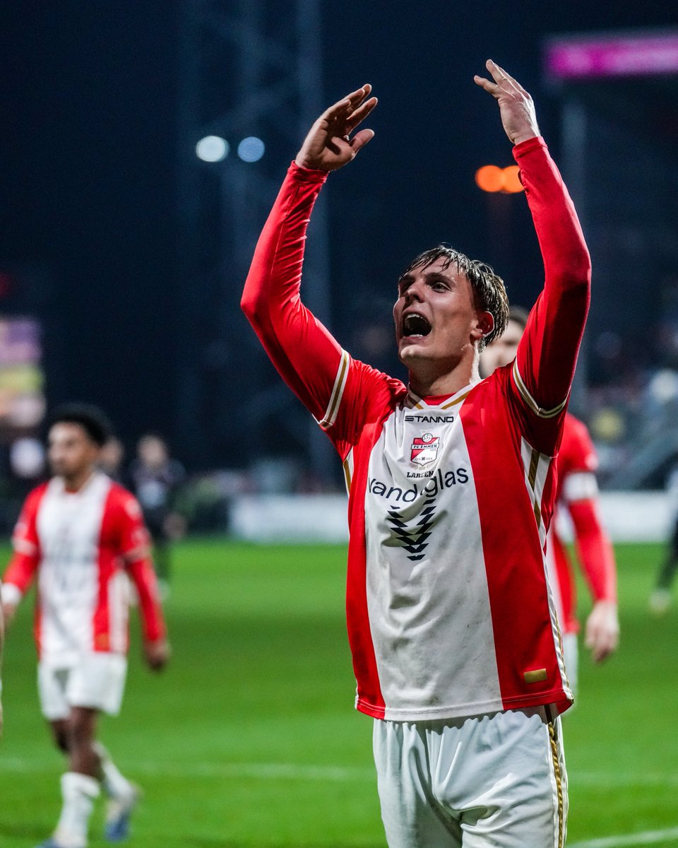 FC_Emmen's tweet photo. Heerlijk, Lukas! 🫡

#EMMhel | 4-1 https://t.co/bp509tVGzT