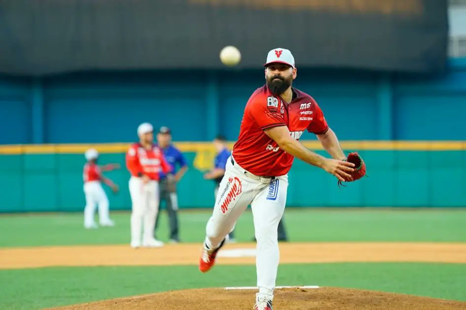 José Urquidy firma para Grandes Ligas tras lanzar con Venados de Mazatlán en la LMP