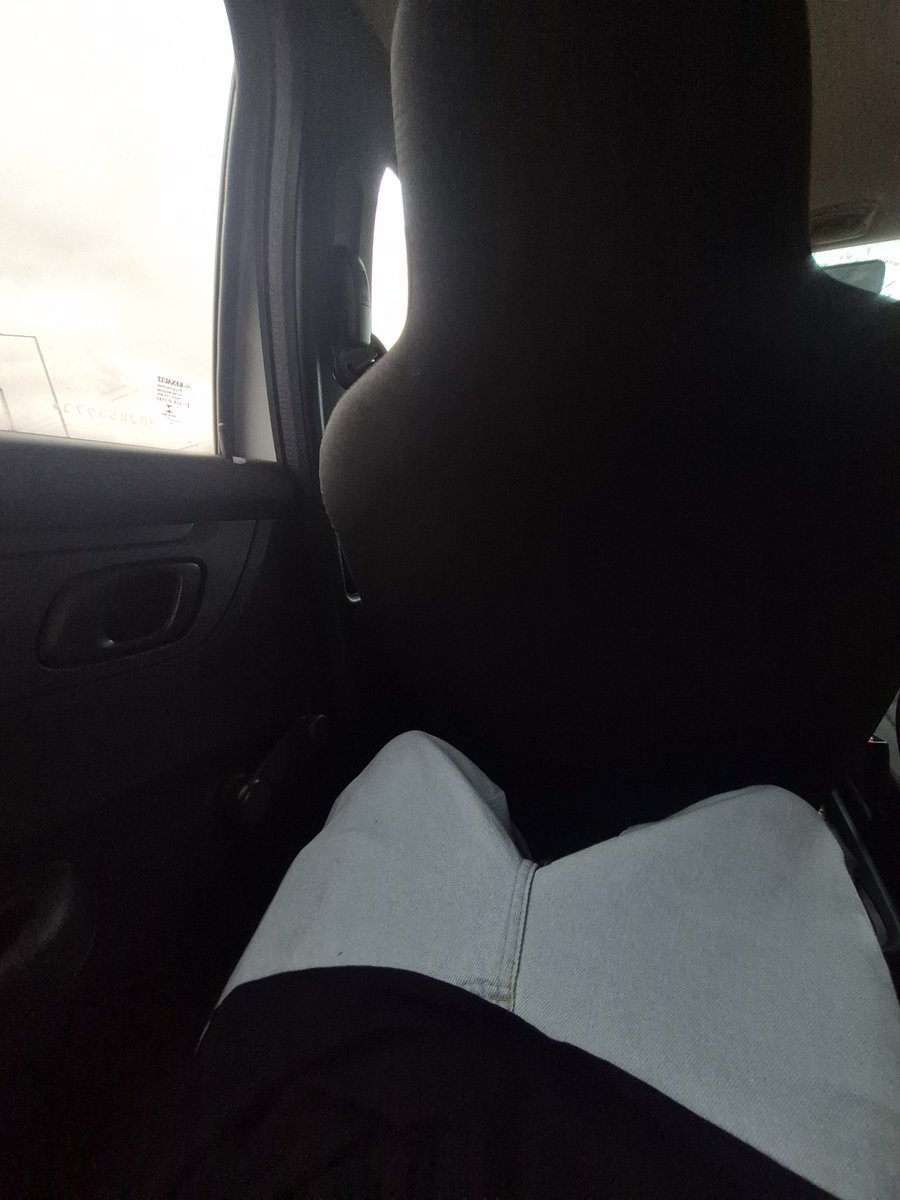 Vantagens de ser baixo 
1- você cabe e sobra dentro de um kwid