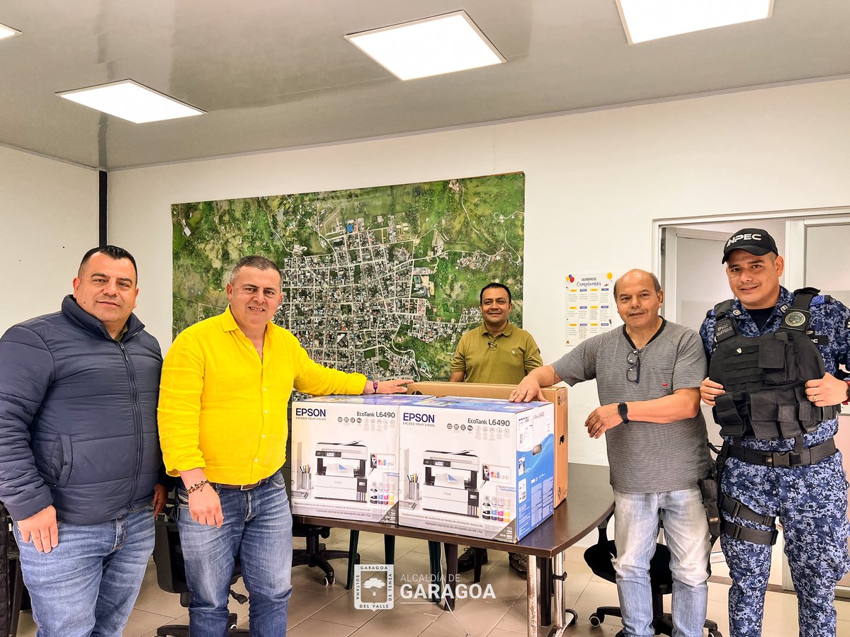 Desde la Alcaldía Municipal de Garagoa, en articulación con el INPEC, realizamos la entrega de un computador y dos impresoras al Establecimiento Penitenciario de Guateque, en el marco del Convenio Interadministrativo No. 107 GTQ – 008 de 2025.