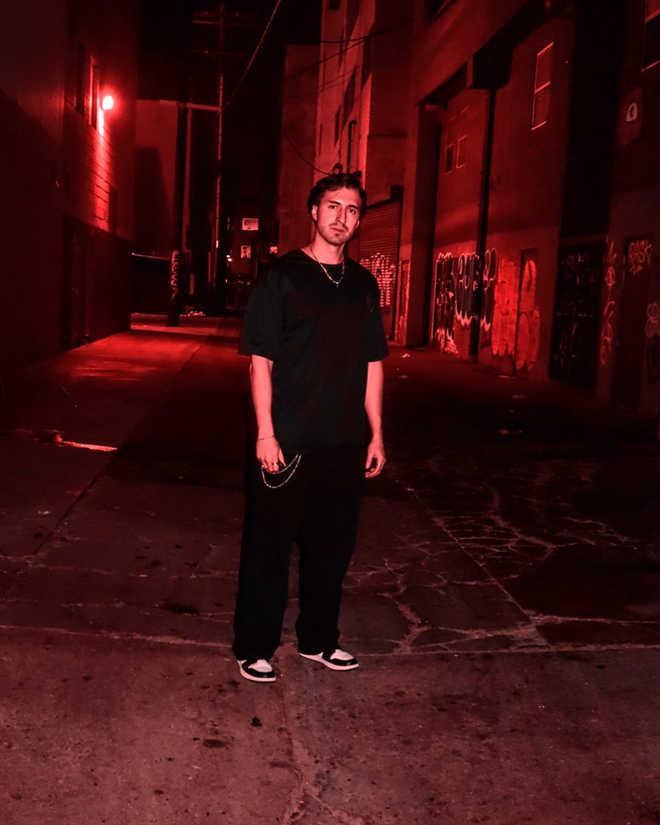 krvzzofficial's tweet photo. IT JUST KEEPS GOING UP ❤️‍🔥⛓️

From long studio sessions, to pushing out the second show for Night Vision, to standing behind the scenes and being around artists who I have looked up to since beginning, to being inspired by peers, to playing multiple shows. 2025 was a big WIN 🏆🏆 https://t.co/fIWo2BYkH9