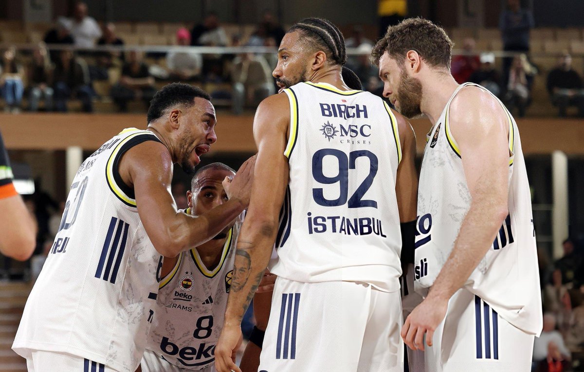 Fenerbahçe bu hafta Avrupa kupalarında oynadığı bütün maçları kazandı. 💛💙

🏀 Fenerbahçe Opet 96-48 Reyer Venezia
🏐 Radnički Kragujevac 0-3 Fenerbahçe Medicana
⚽️ SK Brann 0-4 Fenerbahçe
🏀 AS Monaco 86-92 Fenerbahçe Beko