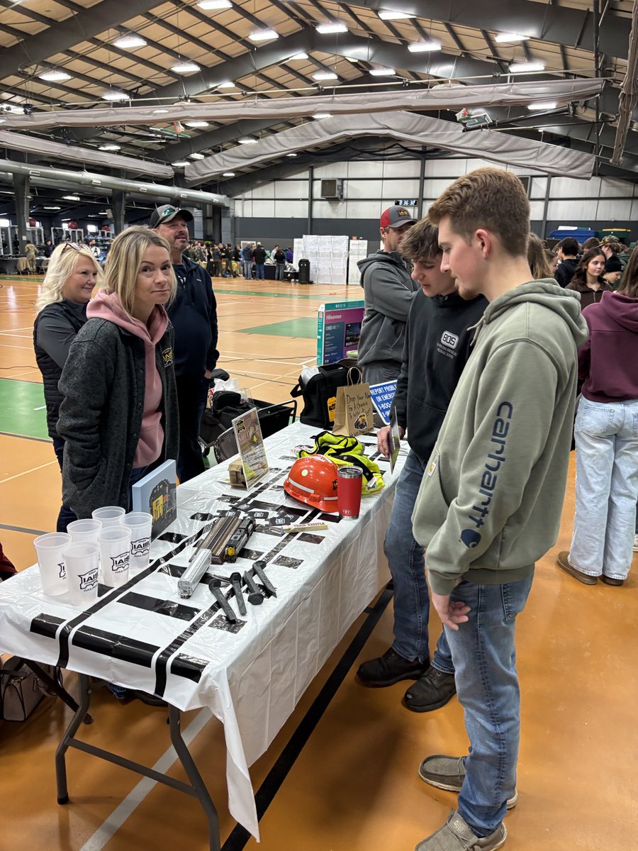 TravisMackey67's tweet photo. #6 pic from job fair https://t.co/kCjWI3h5UK