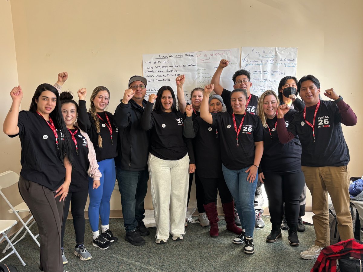 UNITEHERE26's tweet image. 🕛Countdown to the New Year – Top 10 Wins of 2025

#7 - Boston Logan Airport
@BostonLogan workers at Paradies Lagardère, Delta Sky Club, and Delta One Lounge joined our Union. Workers at the Delta One Lounge have ratified their first contract! ✈️🎉🎄