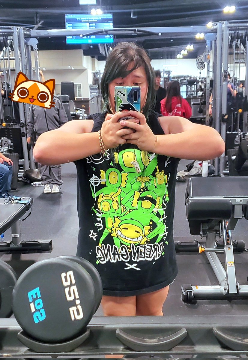 KinoKreations's tweet photo. #Flexfriday with triceps, shoulders and lats! https://t.co/zhSU09cSie