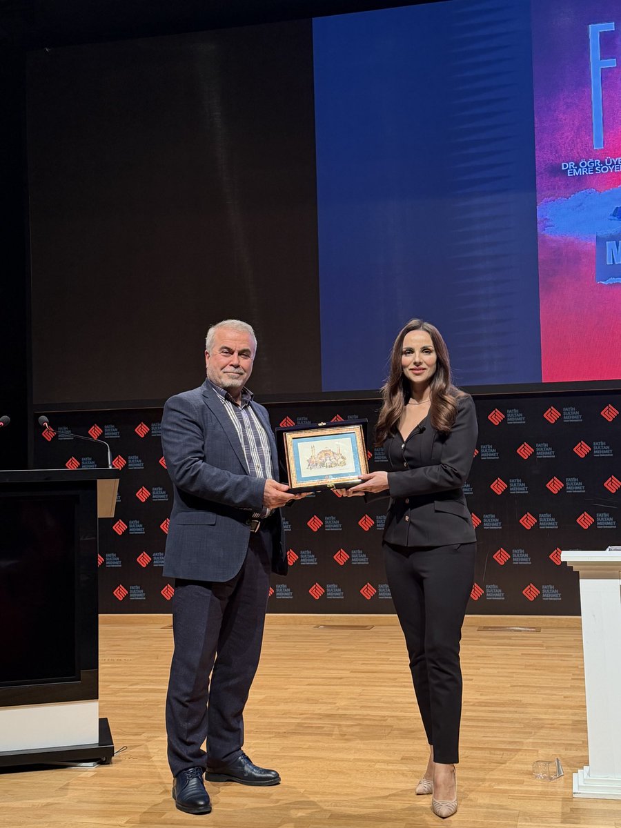 fsmhukukkulubu's tweet image. Günümüzde medya; toplumu şekillendiren ve hukukun sınırlarını zorlayan en güçlü alanlardan biri.
FSMVÜ Hukuk Kulübü olarak bu etkileri ve hukuki boyutunu ele aldık.
Katkıları için:
🎙️ Oya Çebi
🎙️ Av.Dr.Tarkan Erdal
🎙️ Dr.Öğr.Üyesi Emre Soyer’e
teşekkür ederiz.