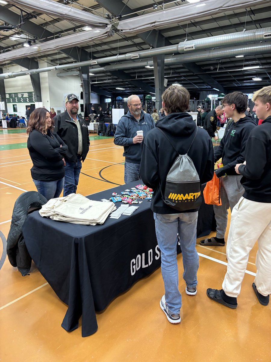 TravisMackey67's tweet photo. #5 pic from job fair https://t.co/8lan8tTTKq