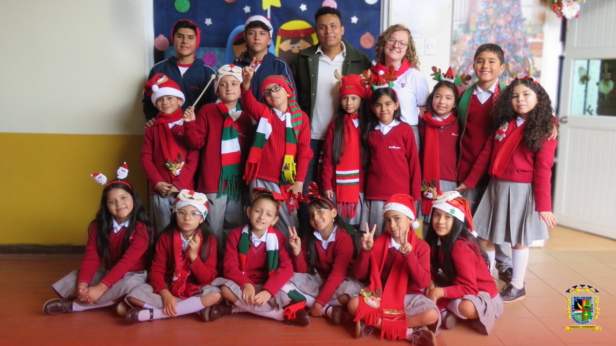 Agradecemos a los estudiantes por su participación en el XVII Festival de Villancicos del Colegio Comfacauca 🎶✨. Nos enorgullece que hayan llevado el mensaje de alegría y fraternidad que nos caracteriza 🙌💙.

#CoroRCSFA #NavidadFranciscana #FestivalVillancicosPopayán