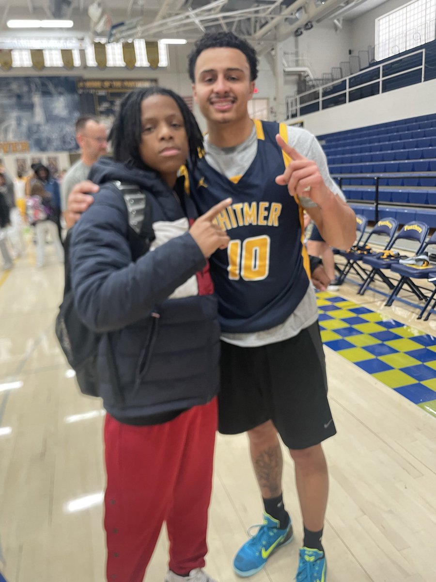 CoachVB_'s tweet image. Last yr I didn’t walk over to the stdnt v staff game because of how unhealthy I was. Couldn’t stand the idea of walking that far if I didn’t have to. Today I got to play in it.  Haven’t played in 10yrs. 6pts 3 rebs, we got the dub! Funnest day of my teaching career so far.