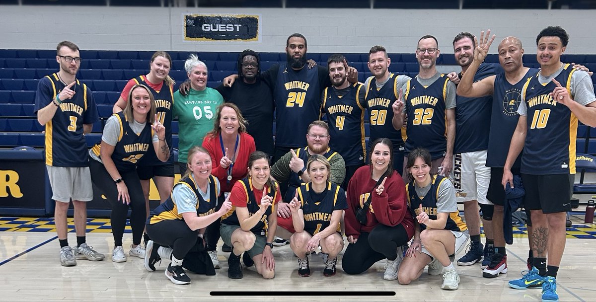 CoachVB_'s tweet image. Last yr I didn’t walk over to the stdnt v staff game because of how unhealthy I was. Couldn’t stand the idea of walking that far if I didn’t have to. Today I got to play in it.  Haven’t played in 10yrs. 6pts 3 rebs, we got the dub! Funnest day of my teaching career so far.