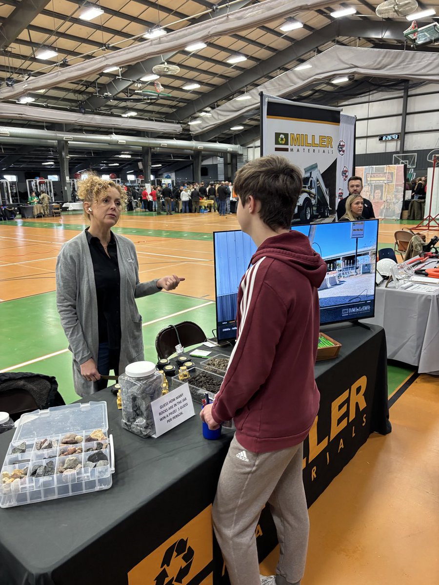 TravisMackey67's tweet photo. #9 pic from job fair https://t.co/jwKougLrcL