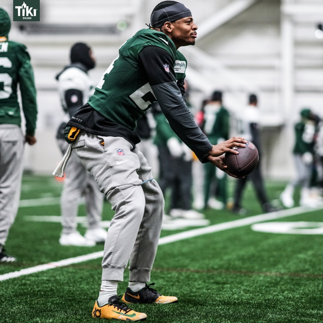 The "c" in quarterback stands for Carrington
RT to #ProBowlVote + Carrington Valentine