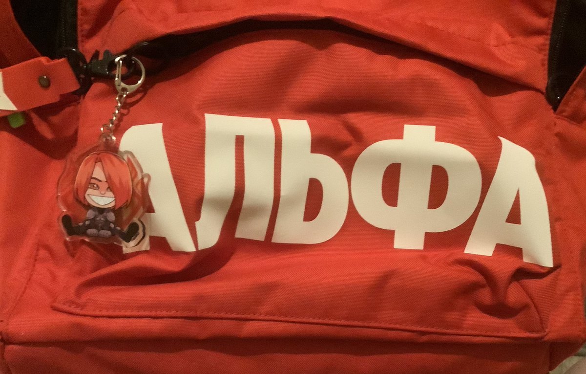 Сегодня в вузе альфа банк дарил рюкзаки и теперь это выглядит как мем