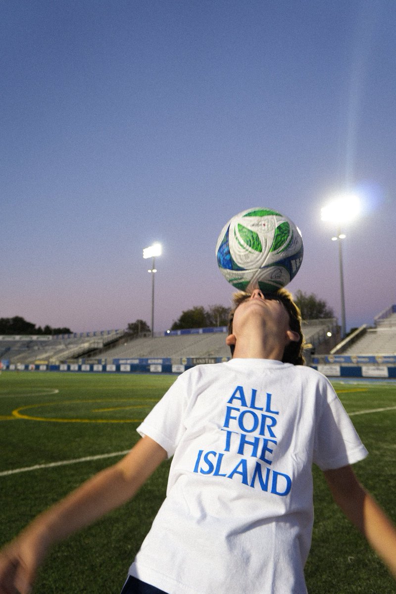 theislandfc's tweet photo. This holiday season, we're giving a little extra. Purchase a Premium Deposit and get a free T-shirt on us!💙

https://t.co/B4aPpGusQW

#ALLFORTHEISLAND #TheIslandFC https://t.co/mr0HFxjiTT