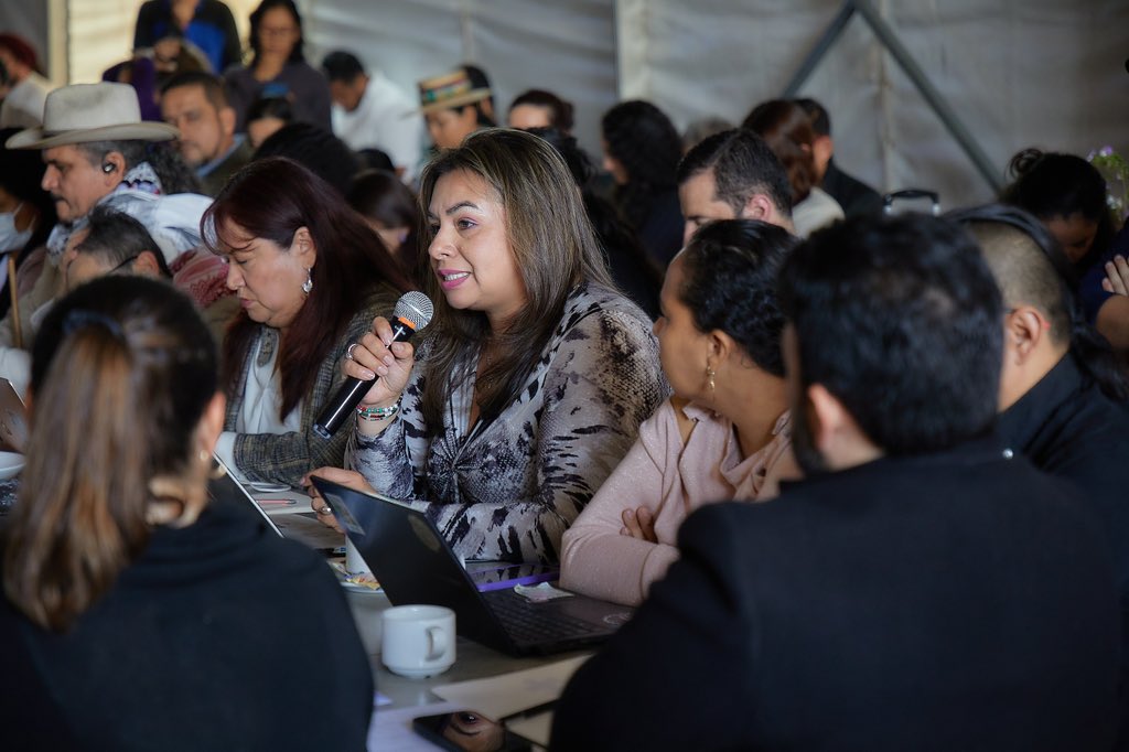 DefensoriaCol's tweet image. La Defensora del Pueblo, @MarnIris, lidera la tercera sesión de la Mesa Nacional de Garantías, un espacio de articulación entre el Estado, aliados internacionales y vocerías territoriales, orientado a fortalecer medidas efectivas de protección de las personas defensoras de…