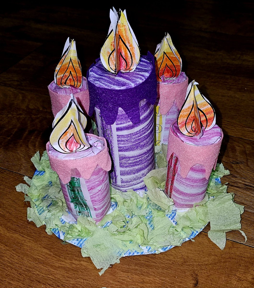 Ryan absolutely loves doing art at his daycentre,  today he made this Christmas candle centre piece.🕯