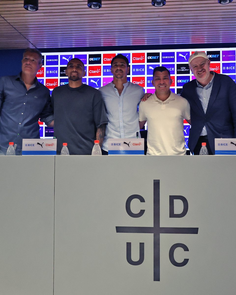 ¡La alegría de renovar con #LosCruzados! ✅⚪🔵

En sala de prensa de nuestro Claro Arena, y en compañía del presidente Juan Tagle y el gerente deportivo Tati Buljubasich, los tres capitanes de Universidad Católica renovaron su vínculo con la institución con miras a los desafíos