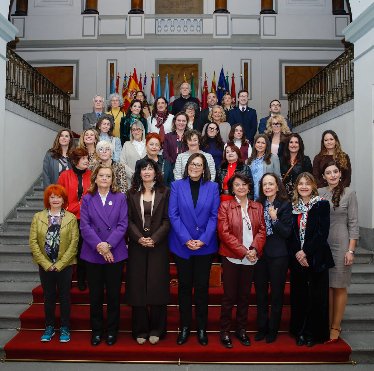 Ángela Figueruelo Burrieza, una persona de la que puedes aprender acerca de la vida, recientemente ha recibido el V Premio 6D de la Red Feminista de Derecho Constitucional. 👏👏
