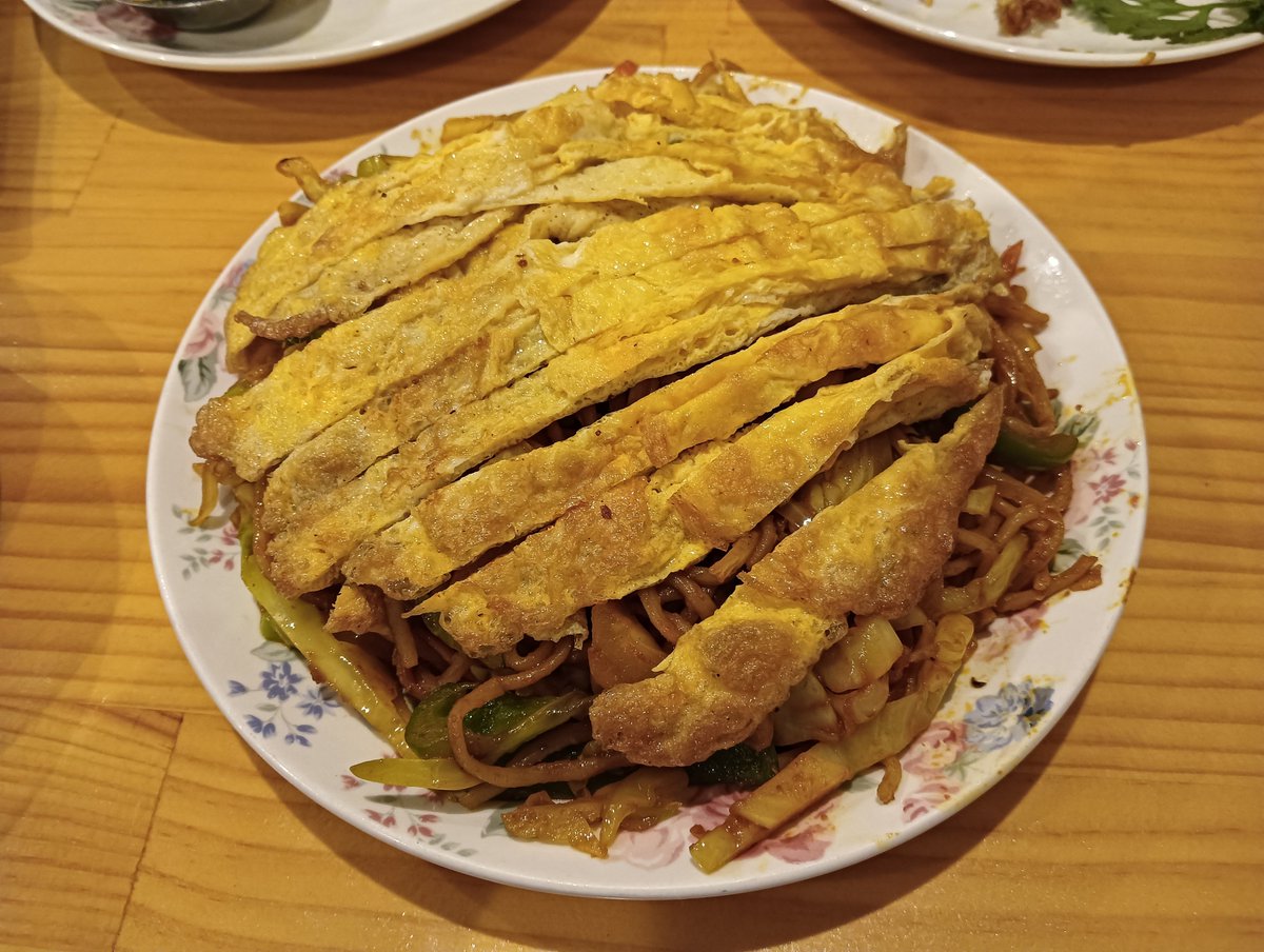 sugimochanxxx's tweet photo. 先週の土曜日、カメラ趣味の知人とプチ忘年会。
ご近所さんなので遅くまで盛り上がりました。
前半に食べすぎてカレーまで頼めませんでした。
#カリーナキッチン 
#ネパール料理 
#インドカレー
#スパイスカレー
#ビリヤニ
#調布グルメ 
#西調布グルメ https://t.co/S7f3zWD9o7