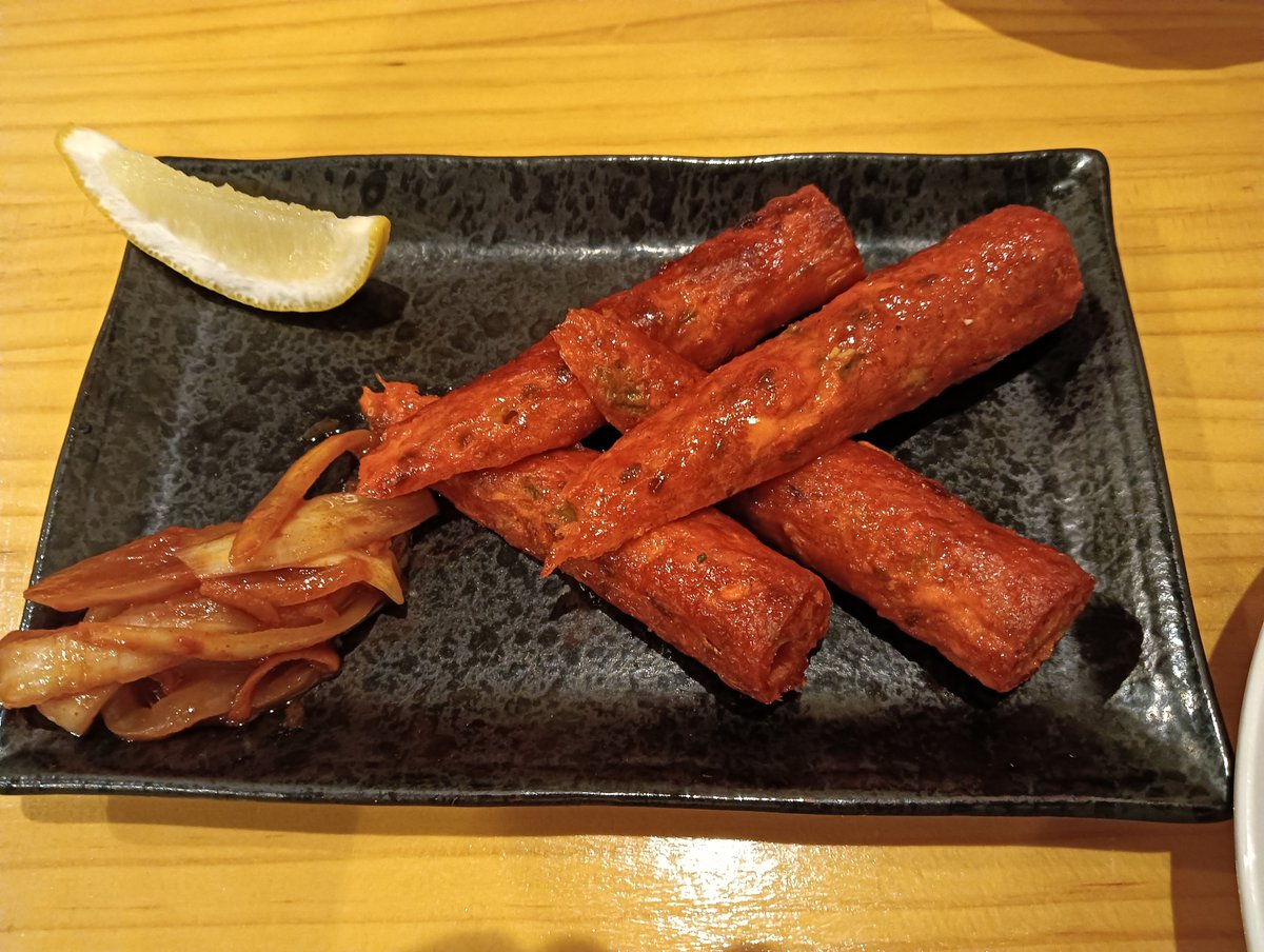 先週の土曜日、カメラ趣味の知人とプチ忘年会。
ご近所さんなので遅くまで盛り上がりました。
前半に食べすぎてカレーまで頼めませんでした。
#カリーナキッチン 
#ネパール料理 
#インドカレー
#スパイスカレー
#ビリヤニ
#調布グルメ 
#西調布グルメ