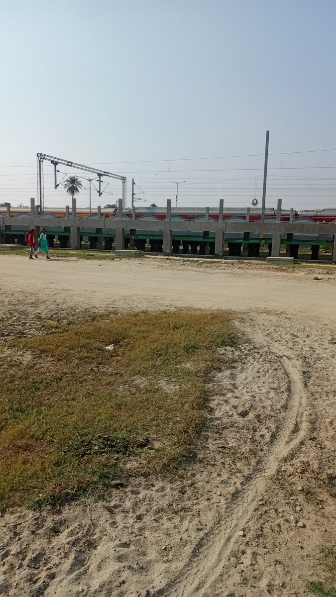 BenugopalV's tweet photo. जोगबनी पिटलाइन की आज की तस्वीर 05/12/25 कुछ भी नहीं अपडेट जनवरी से दिसंबर आगया जैसा का जैसा ही है जोगबनी स्टेशन के लिया 25 अच्छा नहीं रहा अब 26 मे कुछ होगा इस छेत्रका #विकास #अमृत_काल #IndianRail #trainlover @PkSinghMP @RailMinIndia @RailwaySeva @RailNf @drm_kir @AshwiniVaishnaw https://t.co/A9V8cSZQvB