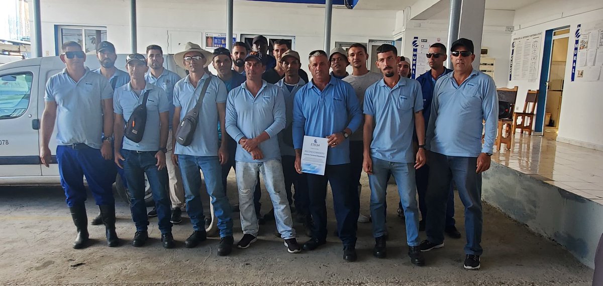 MaydelinRa's tweet photo. Familiares y trabajadores recibimos hoy al Destacamento Juan Delgado de #Etecsa_Mayabeque que regresa de Santiago de Cuba con el deber cumplido en el apoyo al restablecimiento de las redes de telecomunicaciones tras el paso del huracán Melissa. ¡Gracias!
#EtecsaConCuba https://t.co/FYzNeoM6Ij